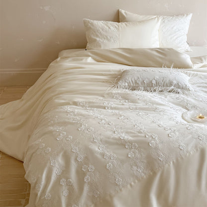 Bestickte florale Baumwollsatin Bettdeckenbezug-Set mit Federbesatz-Akzent