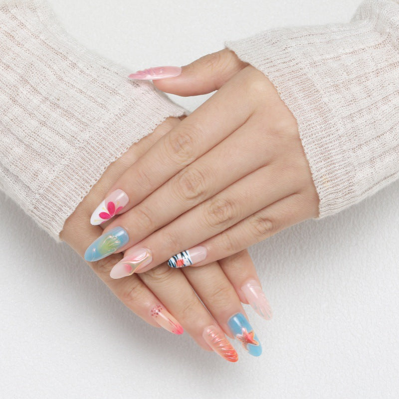 Kunstvolle Nagelspitzen mit maritimen Motiven Brehn