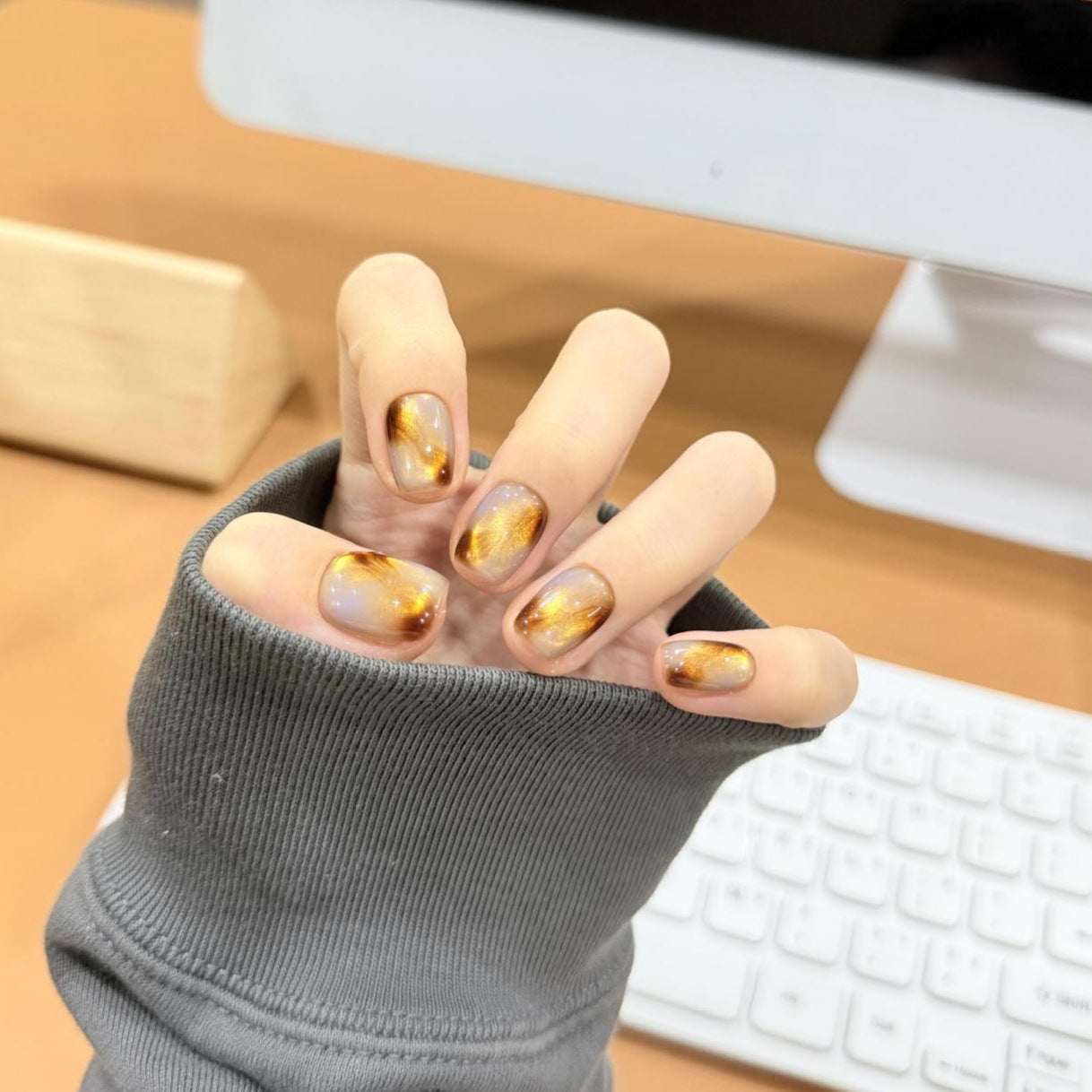 Kunstnägel mit Edlem Metallic-Design Brehn
