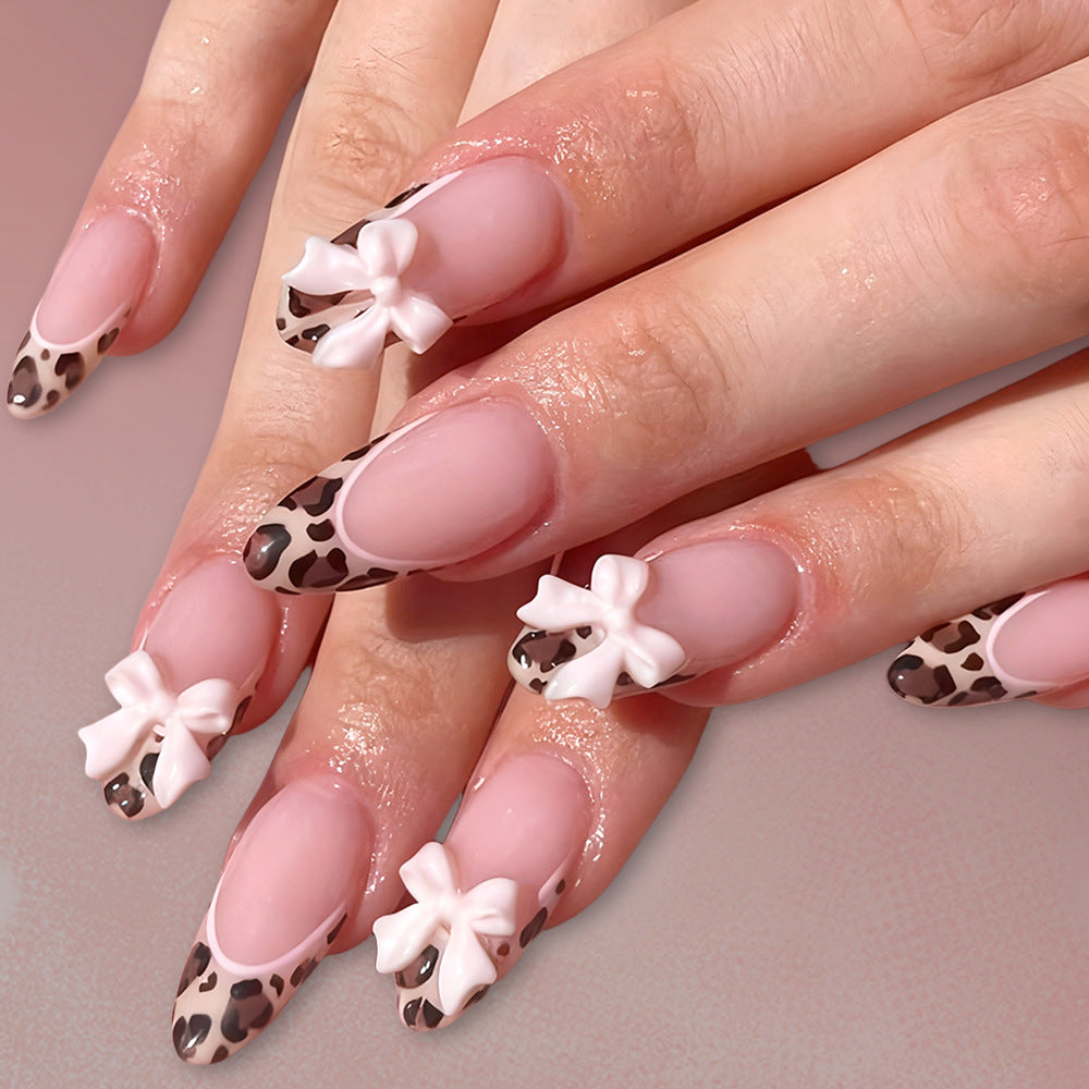 Dekorative Gel Press-On Nägel mit Schleifenakzenten Brehn
