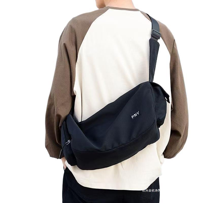 Schultertasche Mit Praktischen Fächern Brehn