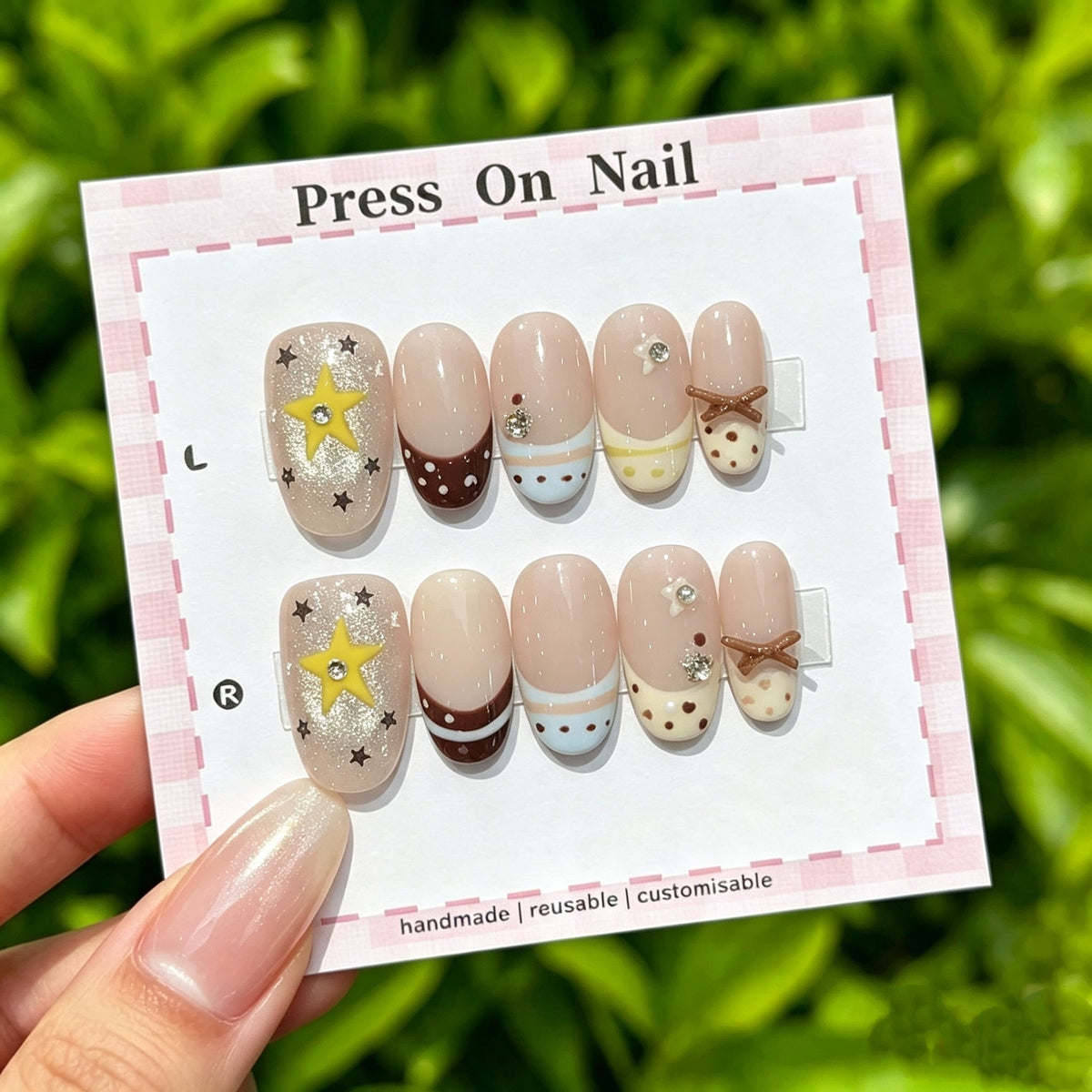 Kreativ Press-On Nagelkunst Set mit dekorativen Stern- und Punktdesigns