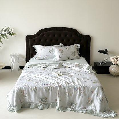 Satin-Schlafgarnitur mit seidigem Finish, Aquarell-Blumenmotiv und Volantkanten
