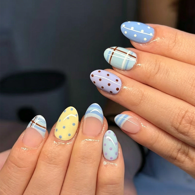 Kunstnagelset mit bunten Mustern Brehn