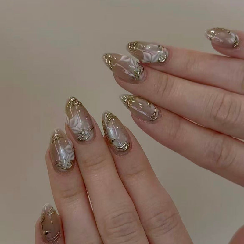 Elegante Kunstnägel mit Marmor- und Goldakzenten Brehn