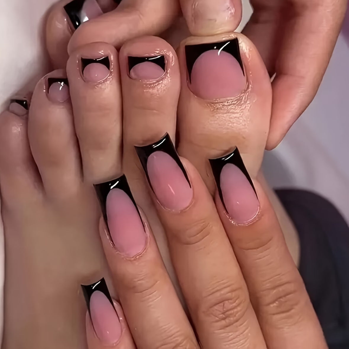 Stylisches Press-On Nagelkunst Set Brehn