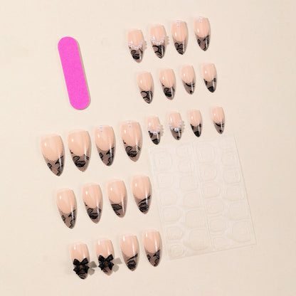 Elegantes Spitzen-Design Nail Art Brehn