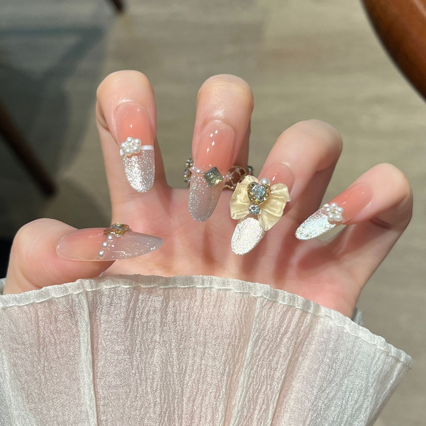 Glamouröse mit Rhinestones verzierte Nagelkunstverlängerungen Brehn
