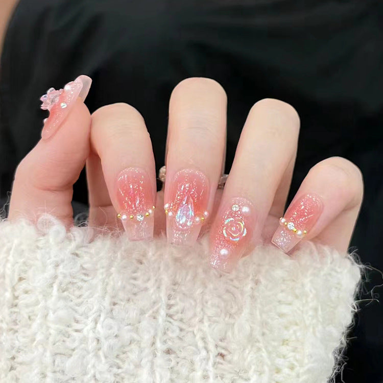 Elegante Kunstfingernägel mit Floralen Akzenten Brehn