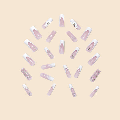 Rhinestone-Verzierte Nail Art