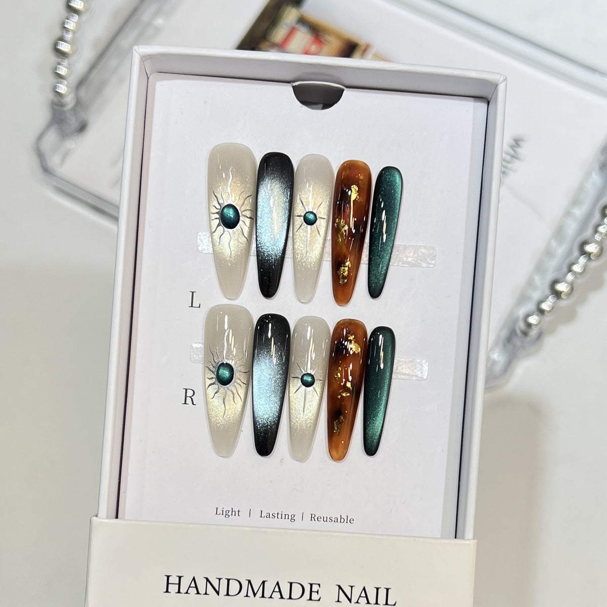 Extravagantes Press-On-Nagelkunst-Set mit kosmischem Thema Brehn