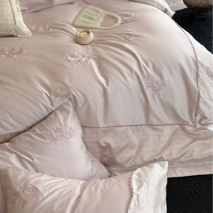 Luxuriöses besticktes Satin Bettwäsche-Set mit gewelltem Saum