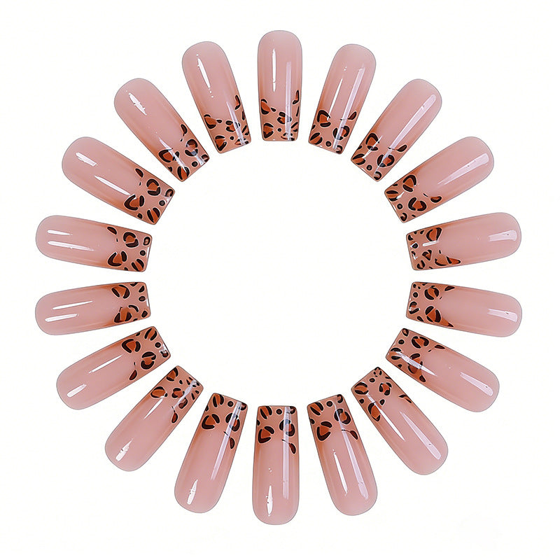 Stilvolle dekorative Ombre-Nagelverzierungen Brehn