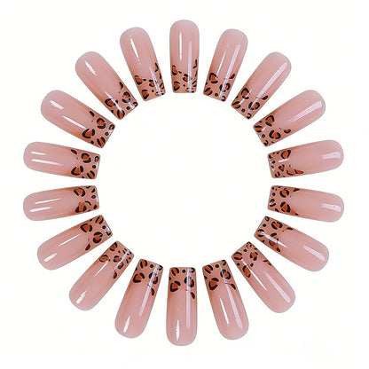 Stilvolle dekorative Ombre-Nagelverzierungen Brehn