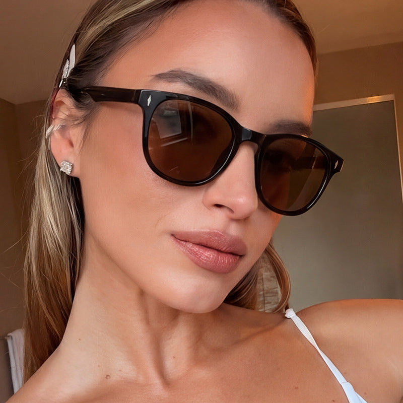 Damen stylische Sonnenbrille mit ergonomischem Rahmen und schützendem UV-Filter Brehn