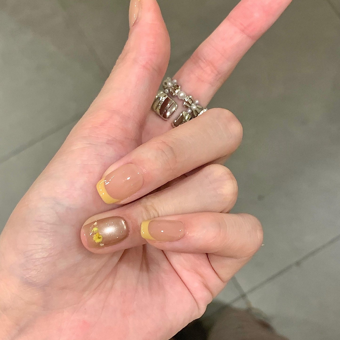 Kunstnägel mit Elegantem Blumendesign Brehn