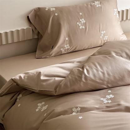 Elegante Satin-Bettwäschegarnitur mit dezenter Blumenstickerei und seidenähnlichem Glanz