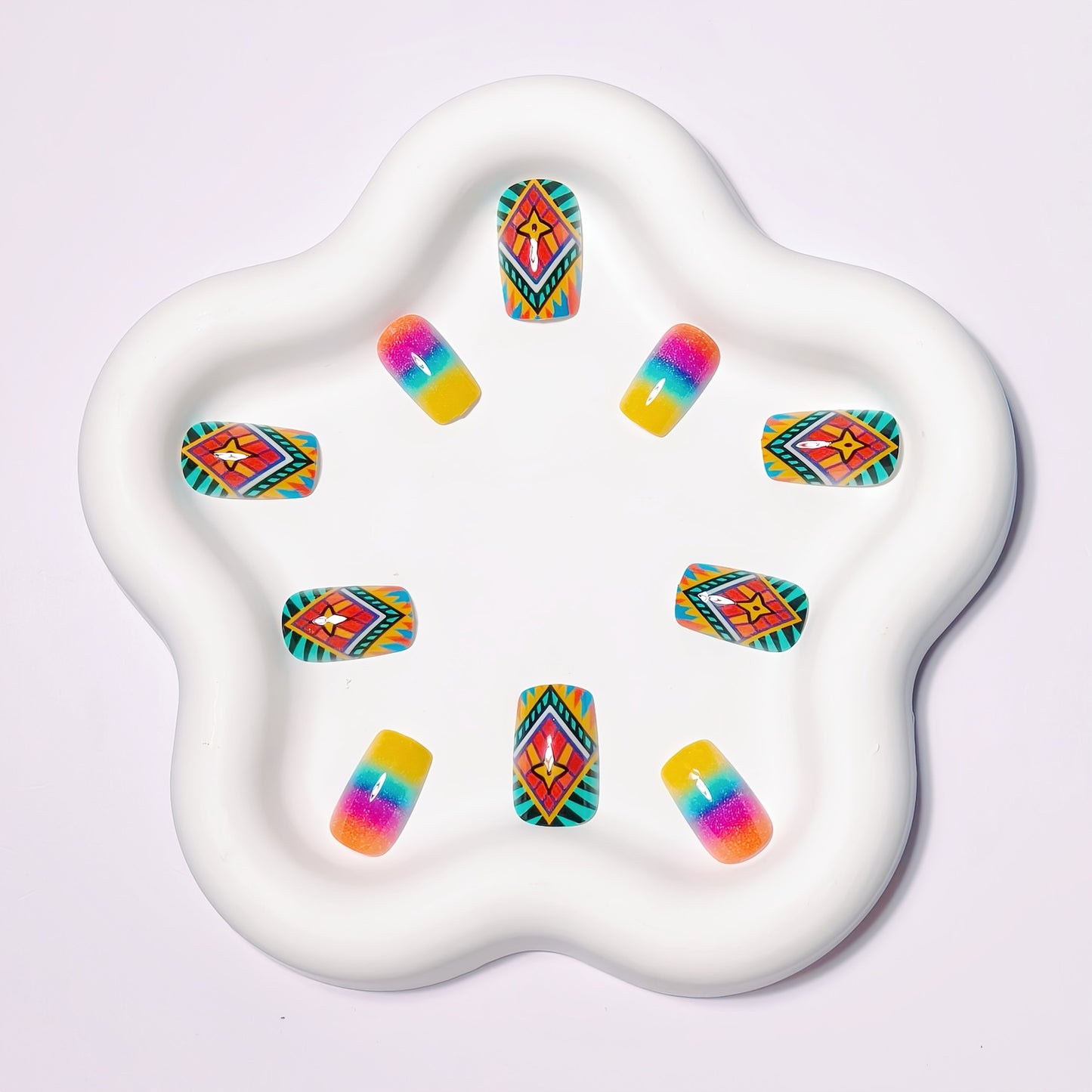 Kreative Kunstnägel mit Geometrischem Muster Brehn