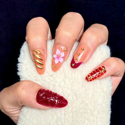 Dekorativer Nagelkunst-Set mit floralen und metallischen Akzenten Brehn