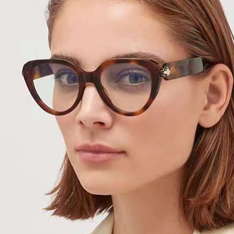 Damen Cat-Eye Sonnenbrille mit goldenen Akzenten und schützendem UV-Filter Brehn