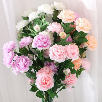 Lebensechtes dekoratives Blumenarrangement