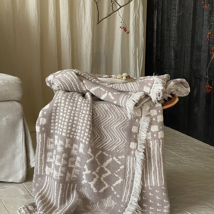 Dekorative Wohndecke mit Jacquard-Relief und Fransen