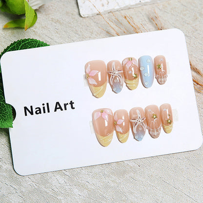 Kunstnägel mit floralen Motiven und Glitzerdetails Brehn