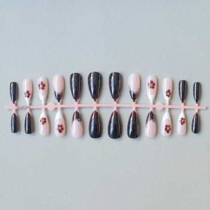 Elegantes florales Nageldesign-Set