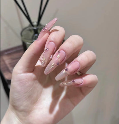 Elegante Lange Press-On Nägel Set mit Künstlerischen Spitzen Brehn