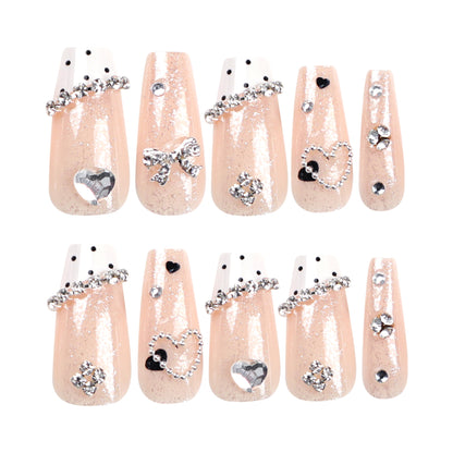 Kunstvolle Nagelverlängerungen mit eleganten Strass- und Herzdesigns Brehn