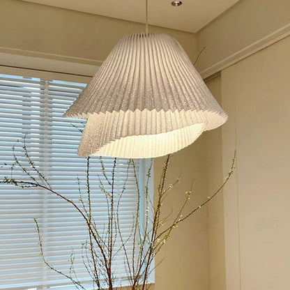 Elegante gefaltete Pendelleuchte