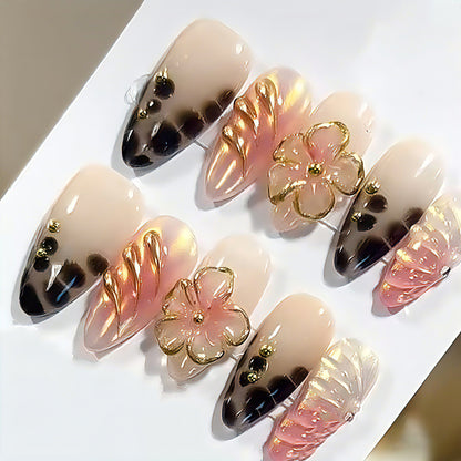 Dekoratives Press-On Nagelkunstset mit floralen Akzenten Brehn