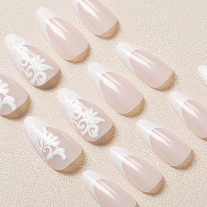 Elegantes florales Nageldesign
