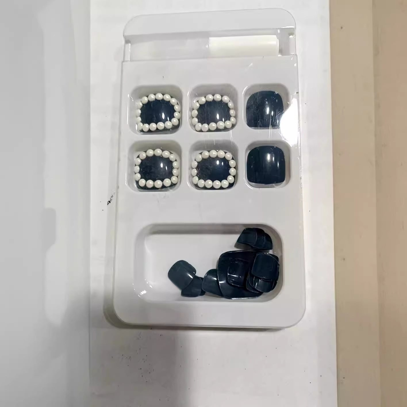 Dekorativer Druck-Nagel-Set mit Perlenakzenten Brehn