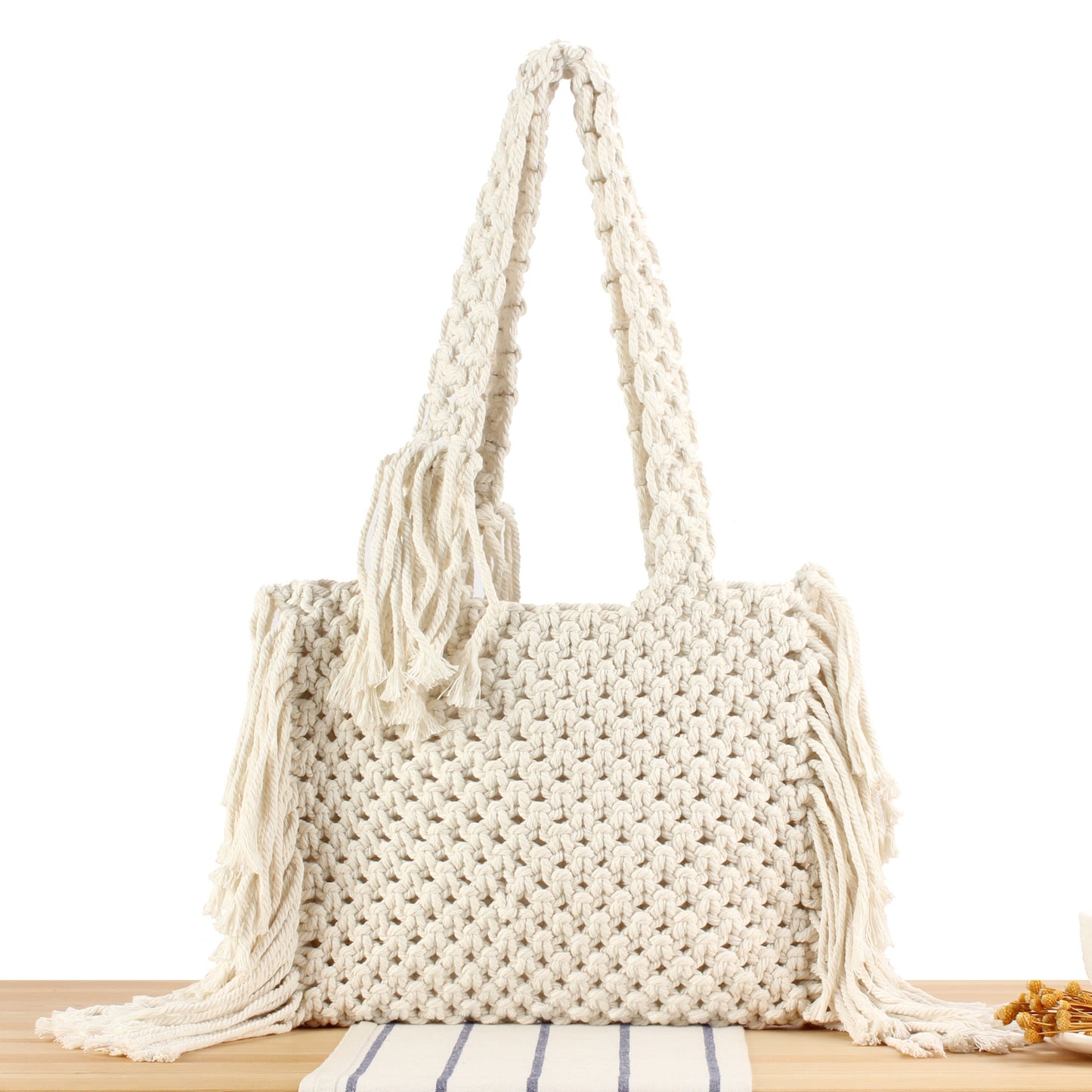 Handtasche Aus Handgeknüpftem Makramee mit Eleganter Fransenverzierung Brehn