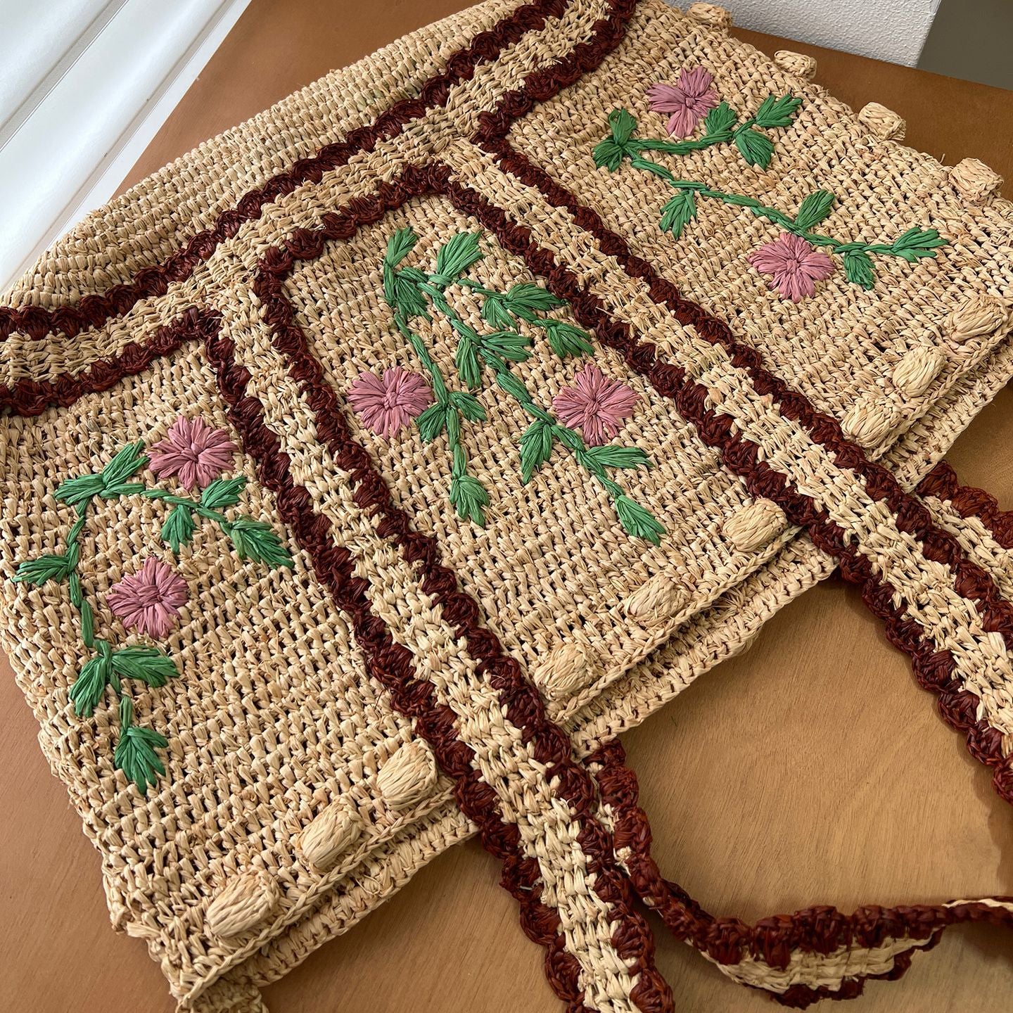Geflochtene Umhängetasche mit Floralem Motiv Brehn