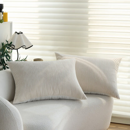 Rechteckiger Cord-Zierkissenbezug mit feiner Rippenstruktur und softem Microvelours Brehn