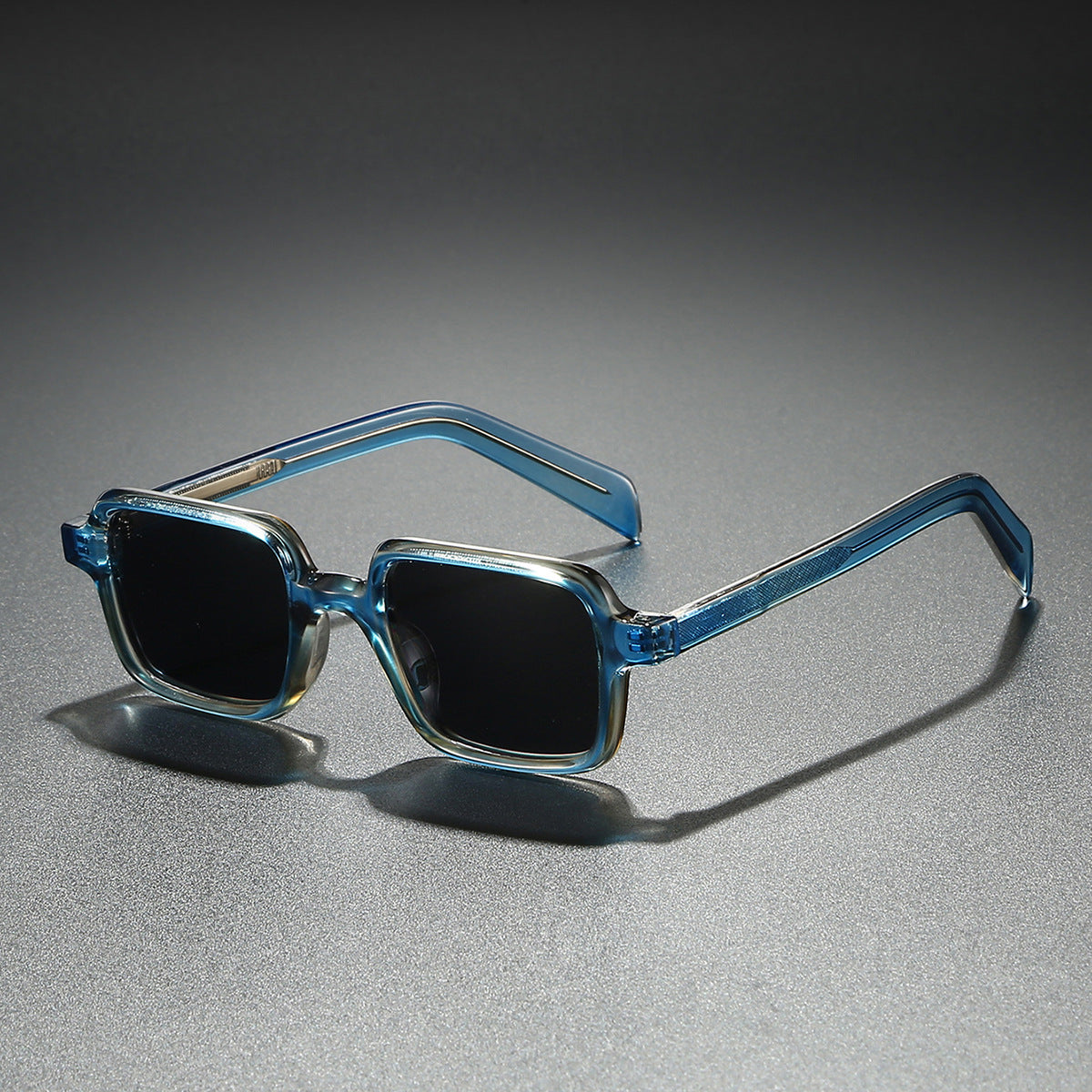 Damen modische Sonnenbrille im eleganten Quadratdesign mit breiten Bügeln Brehn