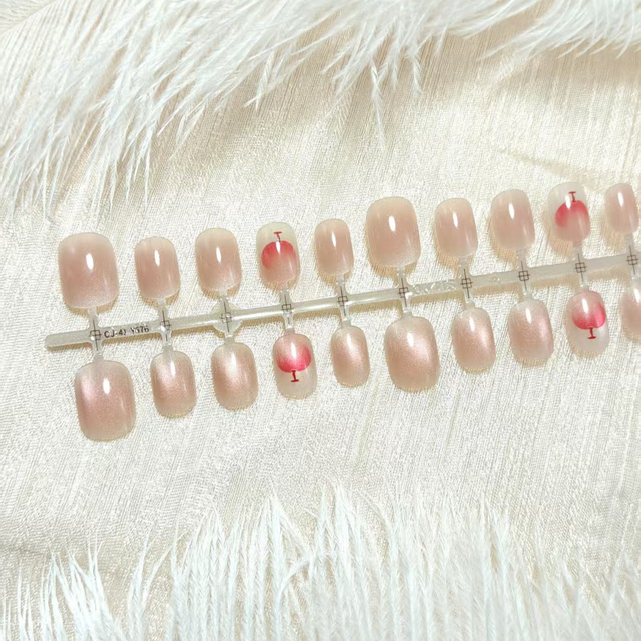 Elegante Kunstnägel mit Glitzer- und Cocktail-Design Brehn