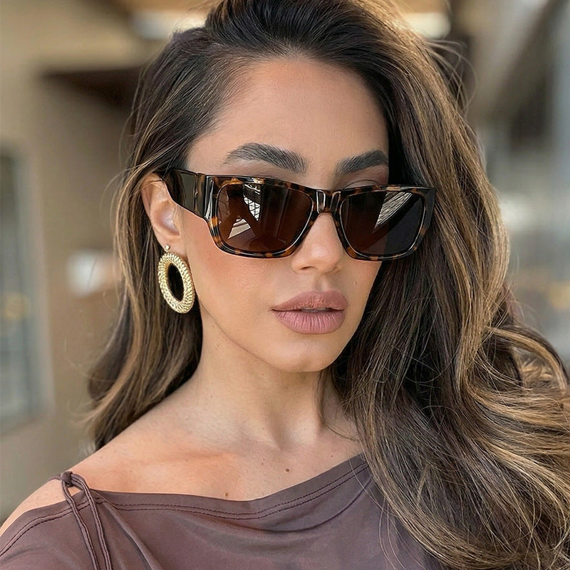 Damen Trendige Sonnenbrille im minimalistischen Design Brehn