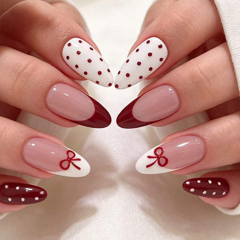 Elegantes Mandeln Cupcake Nageldesign Brehn