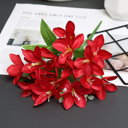 Dekorativer realistischer Blumenstrauß für die Wohnkultur