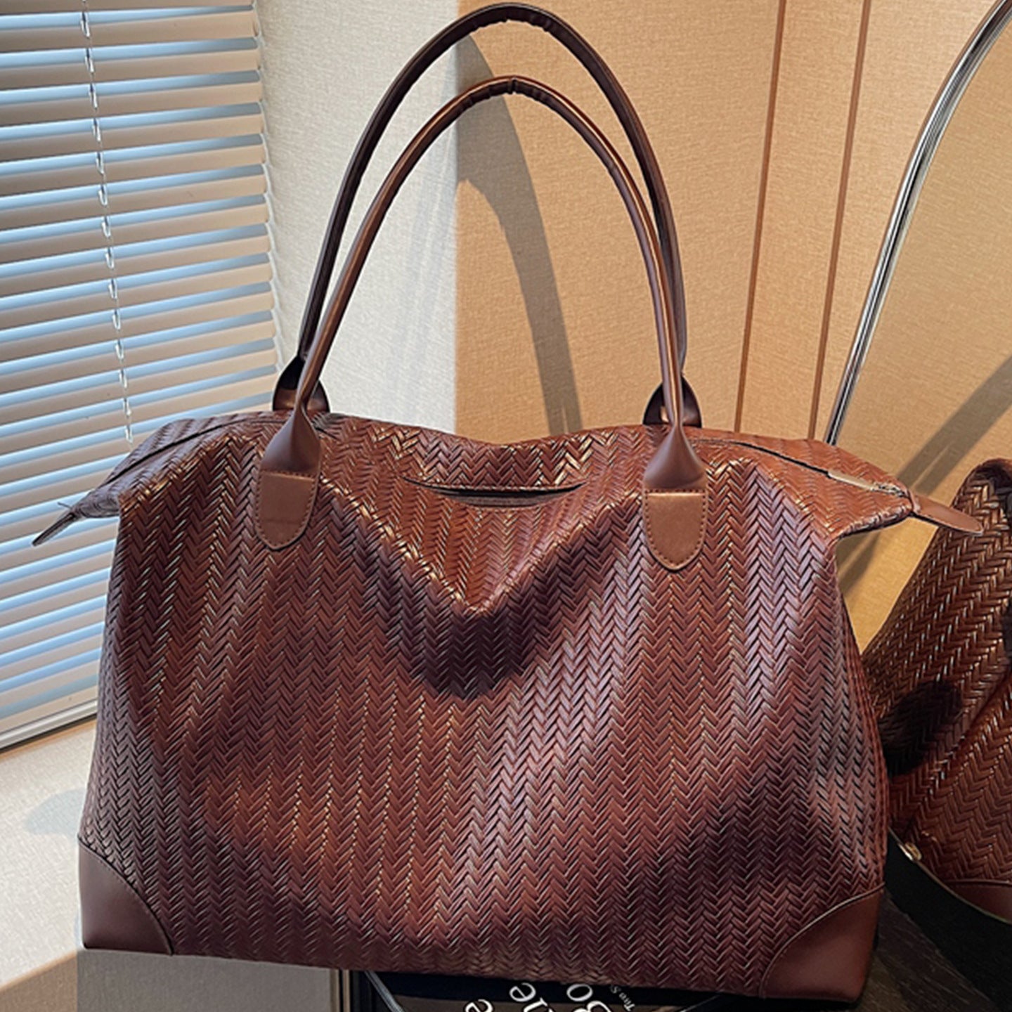 Luxuriöse Reisetasche Im Modernen Zickzackmuster Brehn