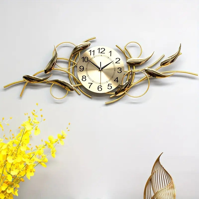 Verschnörkelte dekorative Metallwanduhr Brehn