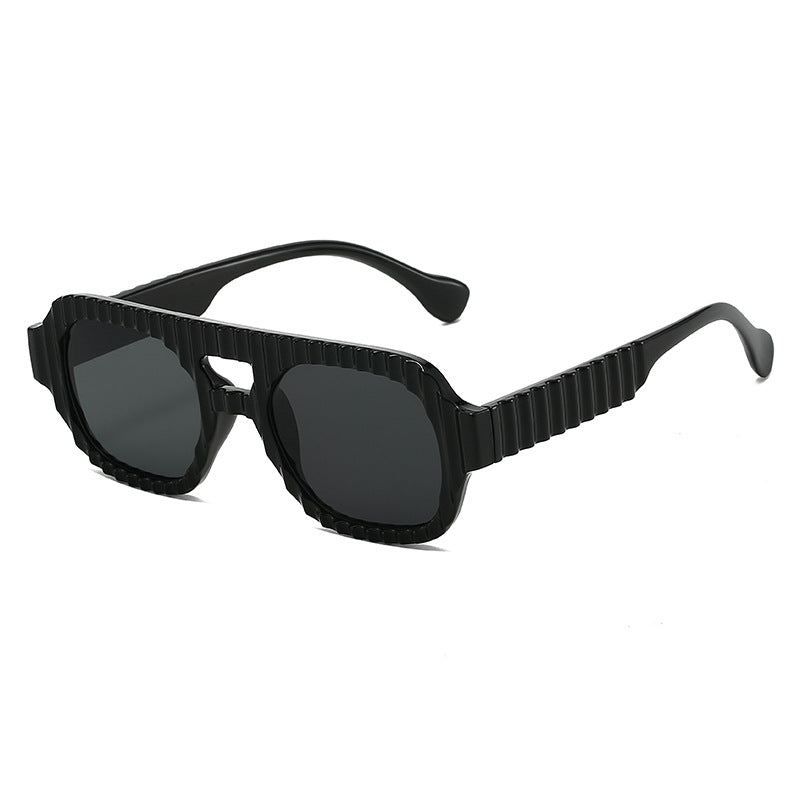 Damen modische Sonnenbrille im futuristischen Design mit strukturiertem Rahmen Brehn