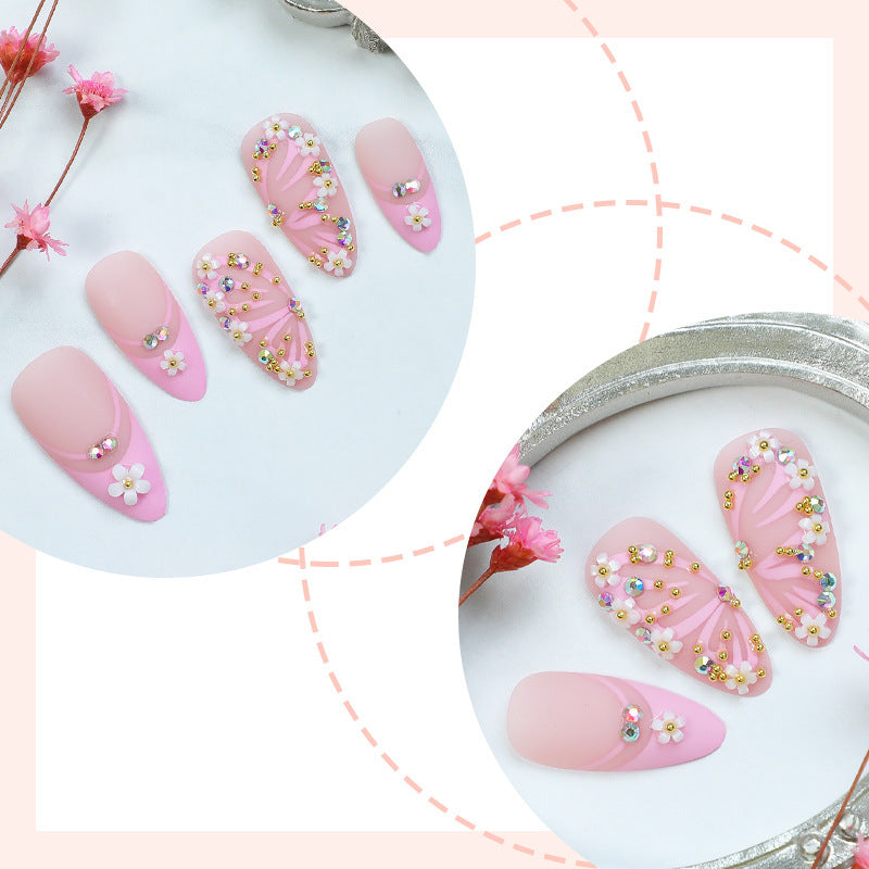 Dekoratives Press-On Nagelkunst-Set mit Schmuckstein- und Blumenakzenten Brehn
