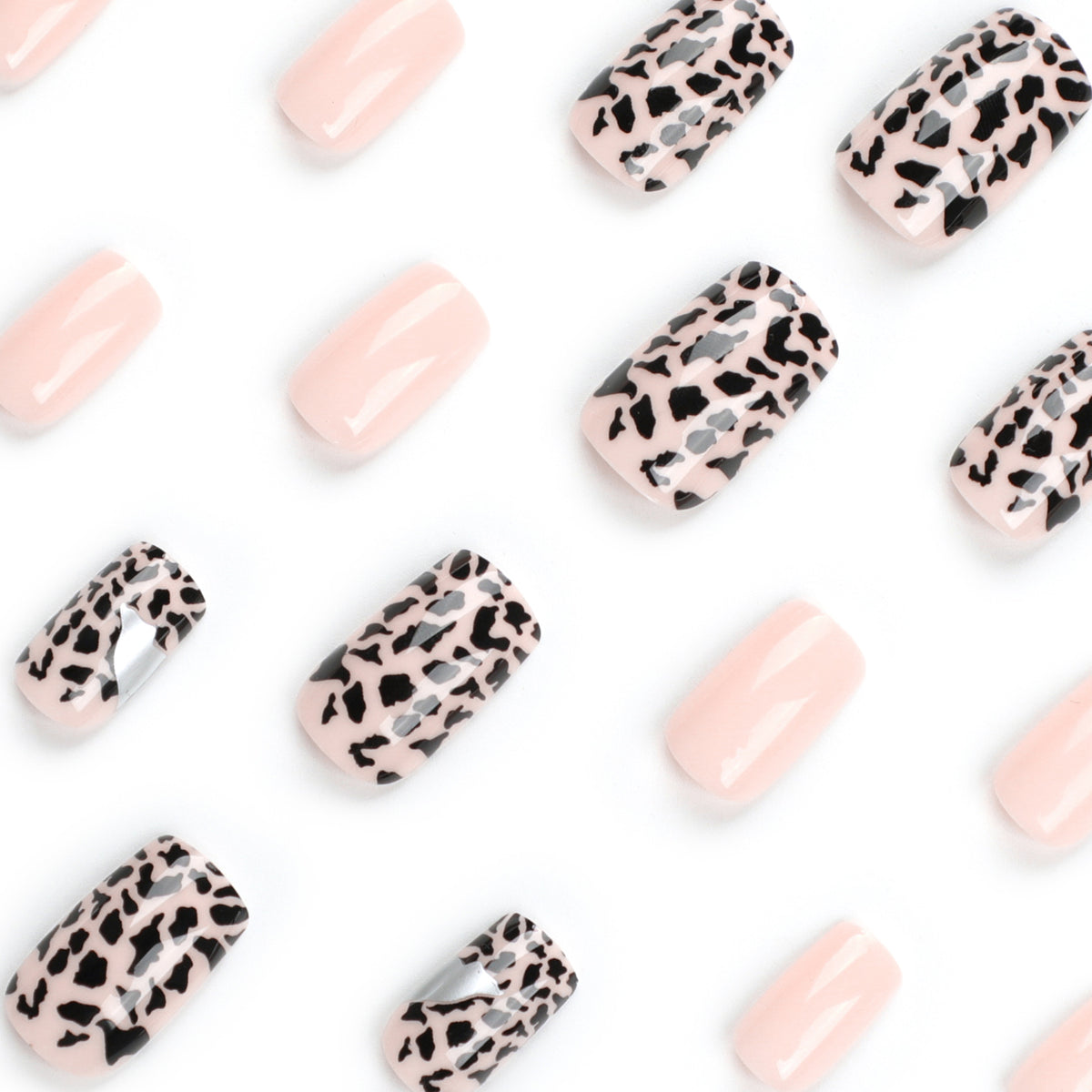 Kunstvolle Nagelkunst mit elegantem Tierdesign Brehn