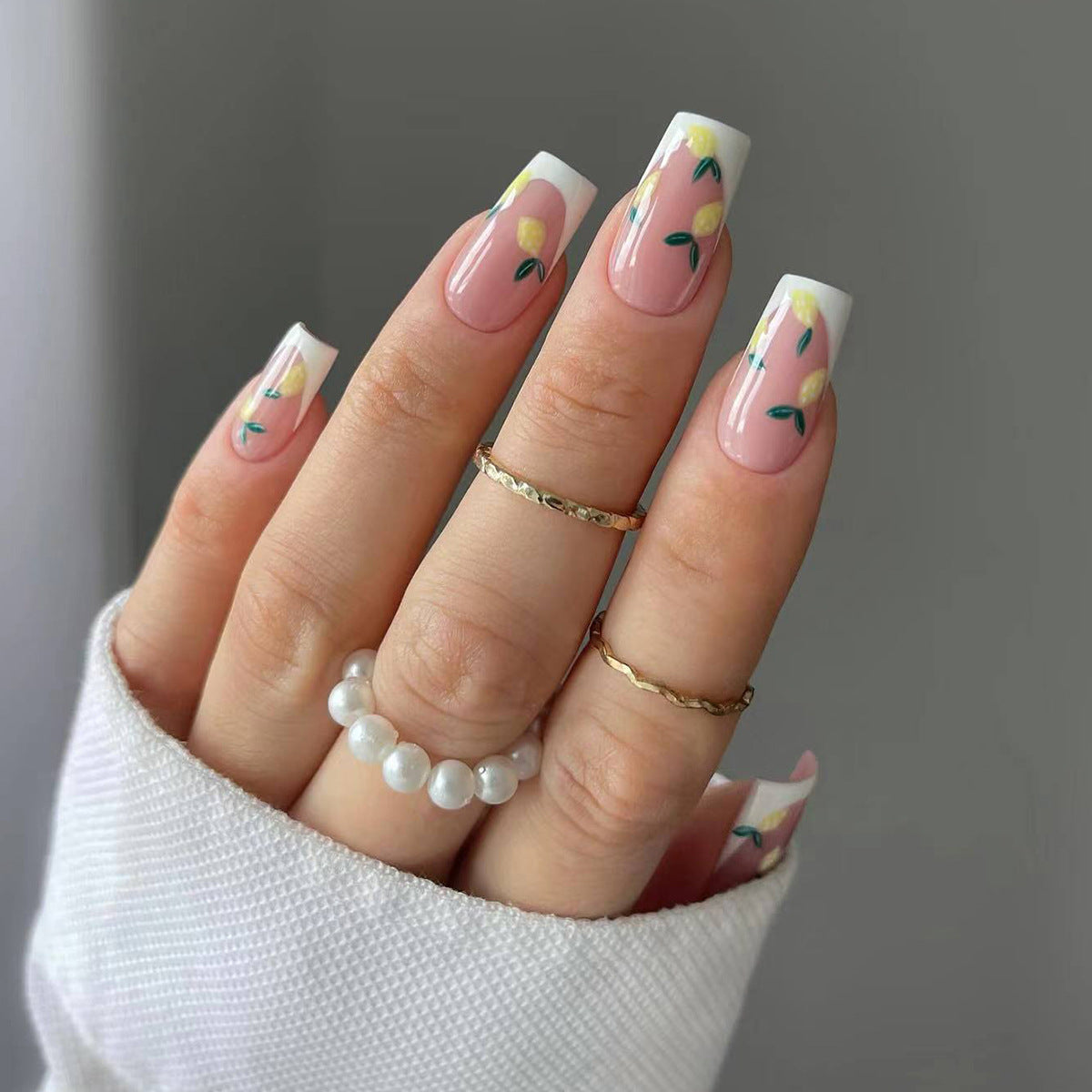 Kreative Kunstnägel mit floralen Motiven Brehn