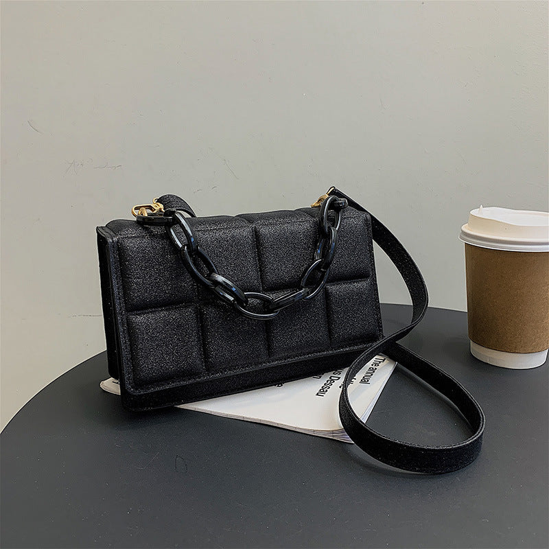 Strukturiertes Abendhandtasche mit Kettengriffen