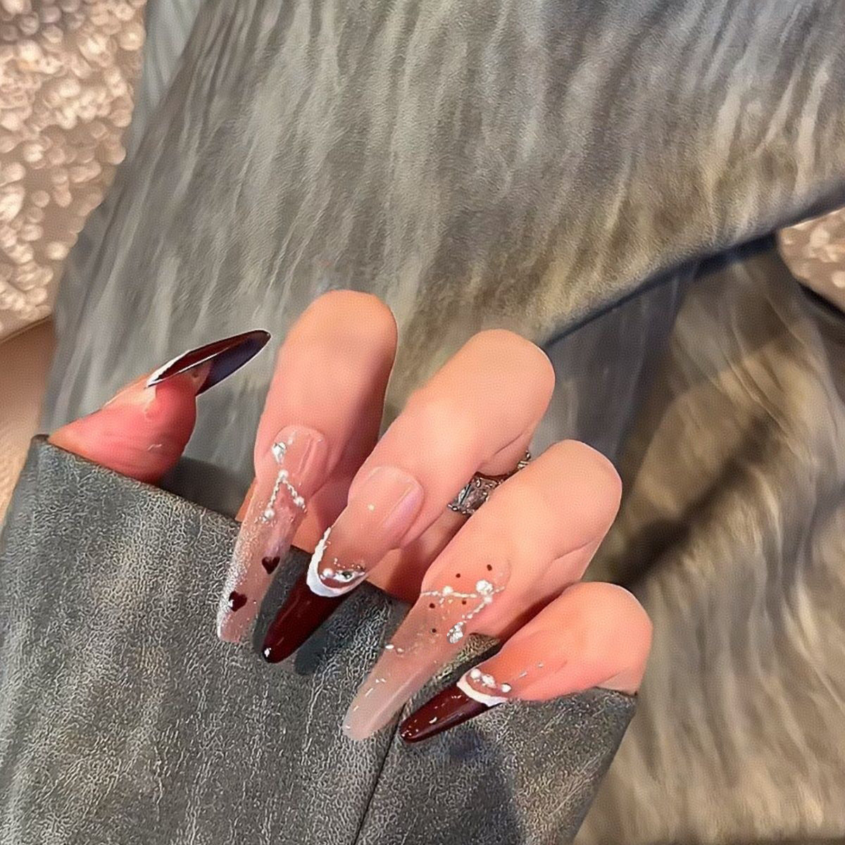 Künstlerisches Stiletto Press-On Nagelkunst Set Brehn